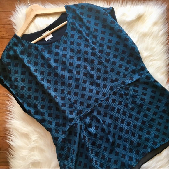 Cabi 3274 Foulard Split Back Top - Picture 3 of 7